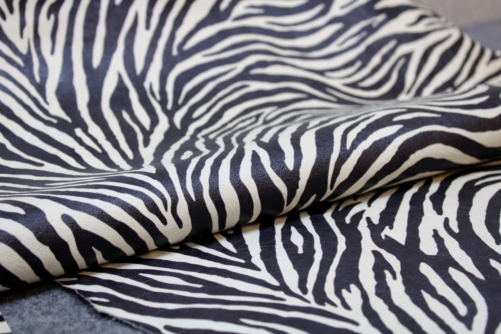 Zebrina animalier printed on goat skin